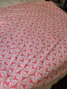 Brand new Vintage Linen! Graphic Print Pink/White FULL/DBL Fitted Sheet